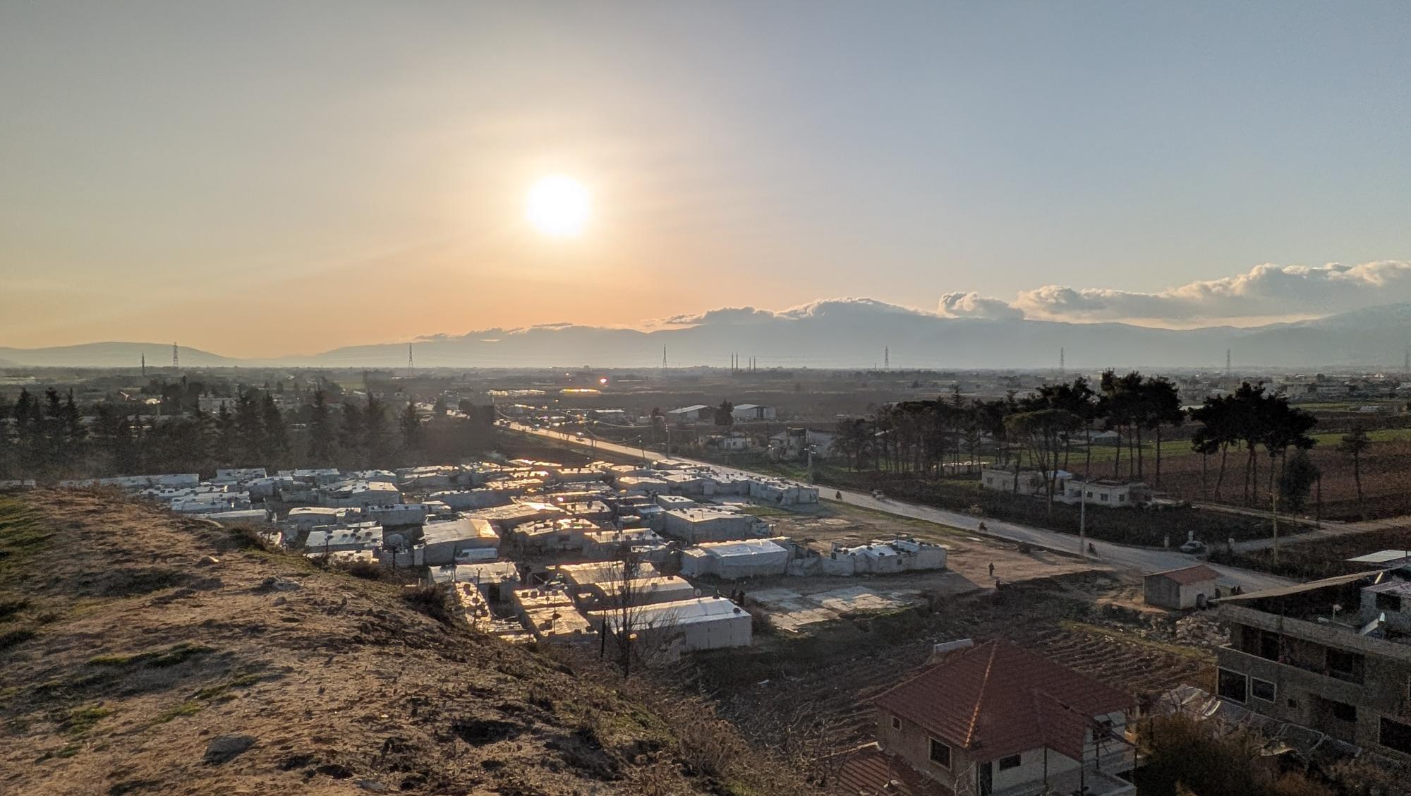 레바논의 시리아 난민촌과 학교에 도서 및 겨울 구호물자 지원